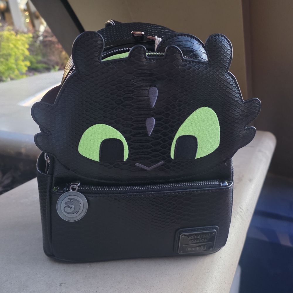 Epic Universal Exclusive Toothless Black Lounge Fly Bag Brand New With Tags!